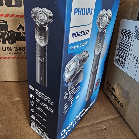 Philips Norelco Series 5000 Wet & Dry Men Rechargeable Electric Shaver X5004/84 - Picture 10 of 11